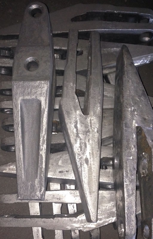 Kepçe tırnakları ve adaptörleri